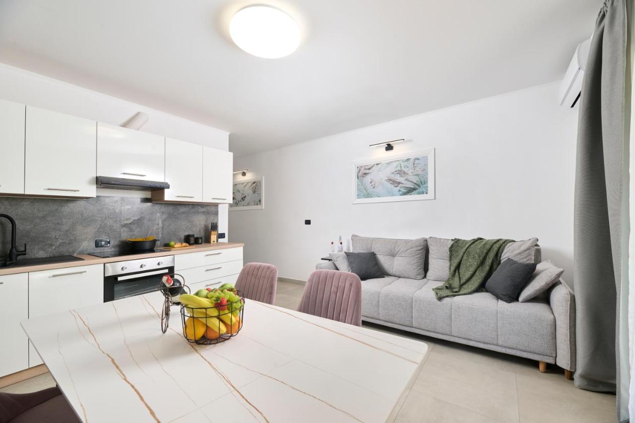 Apartments Dolcea Umag Bagian luar foto